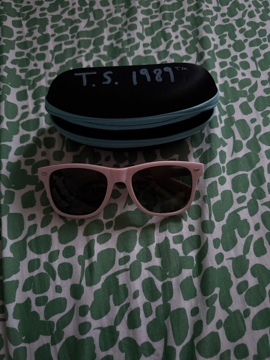 Taylor Swift Accessories - Taylor Swift 1989 pink sunglasses